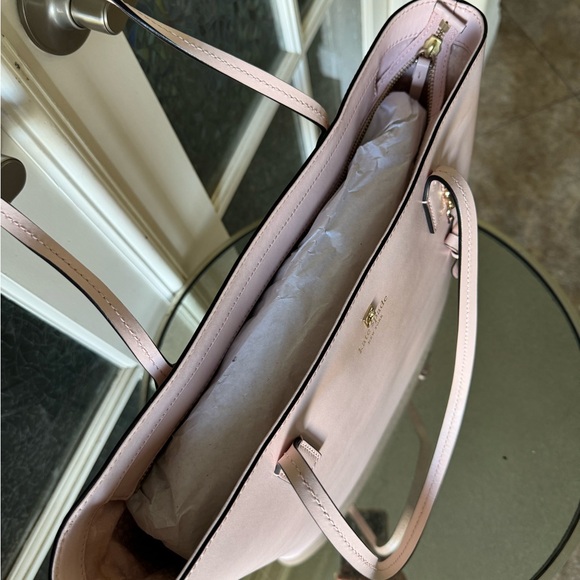 Kate Spade
EUC Kate Spade Sawyer Street
Maxi Tote - Picture 8 of 11